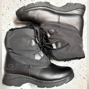 Women's Weatherproof Black Fur Winter Boots - Size 8